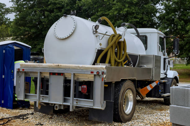 Porta potty delivery and setup in Frontenac, MO